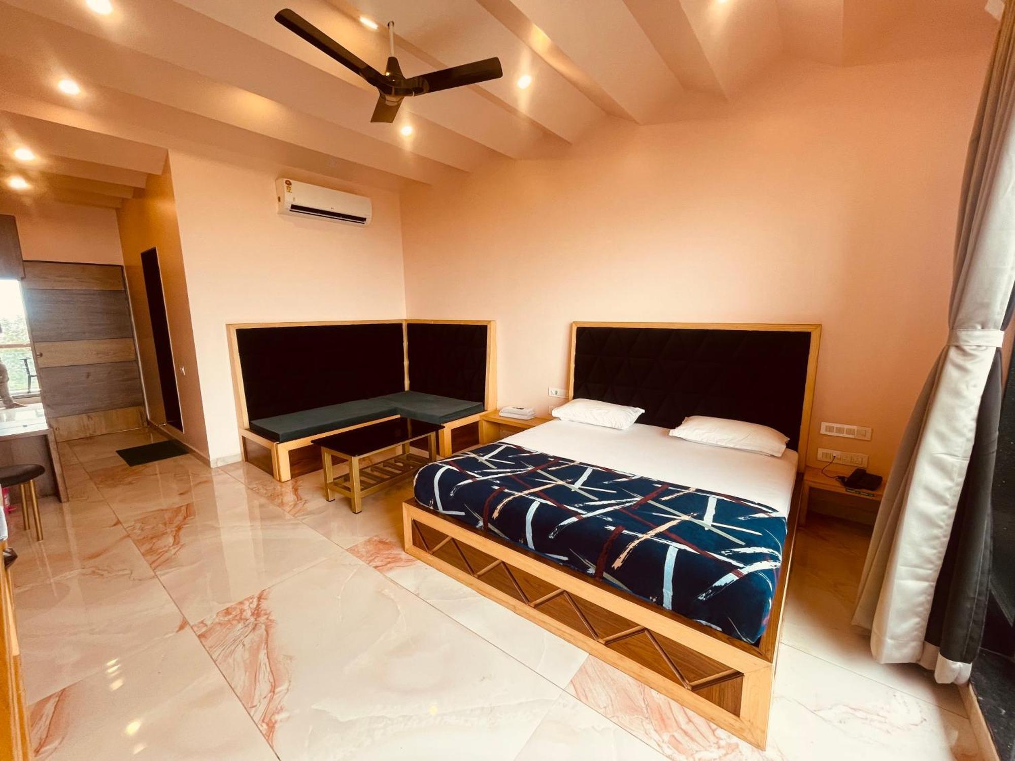 Hotel Saptarang Residency Panhāla Exterior foto