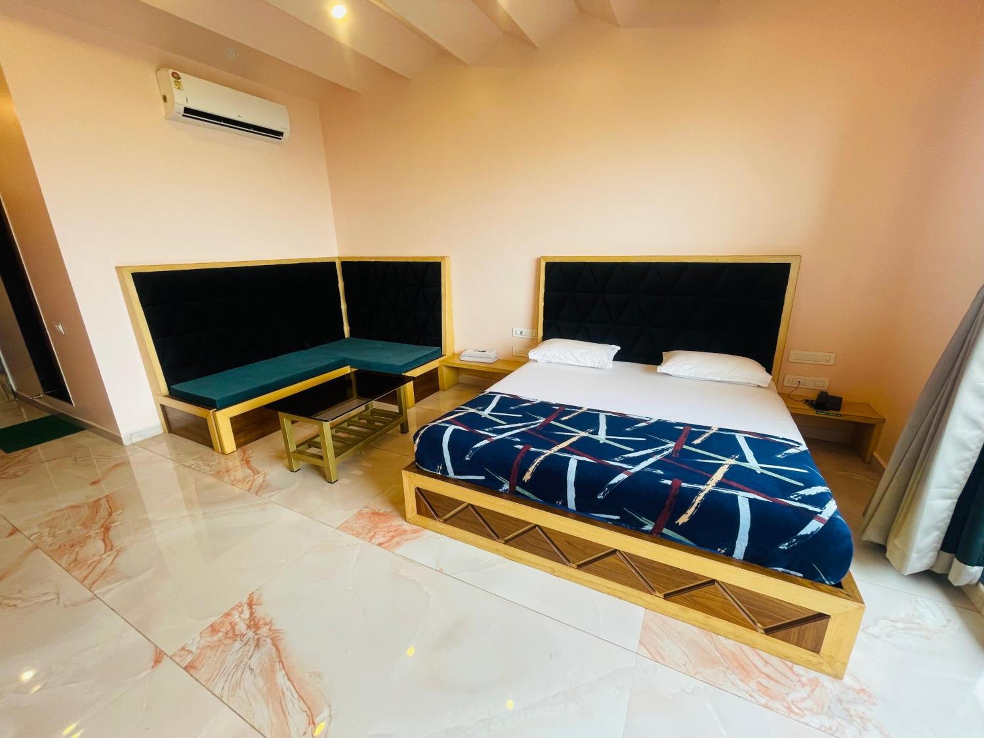 Hotel Saptarang Residency Panhāla Exterior foto