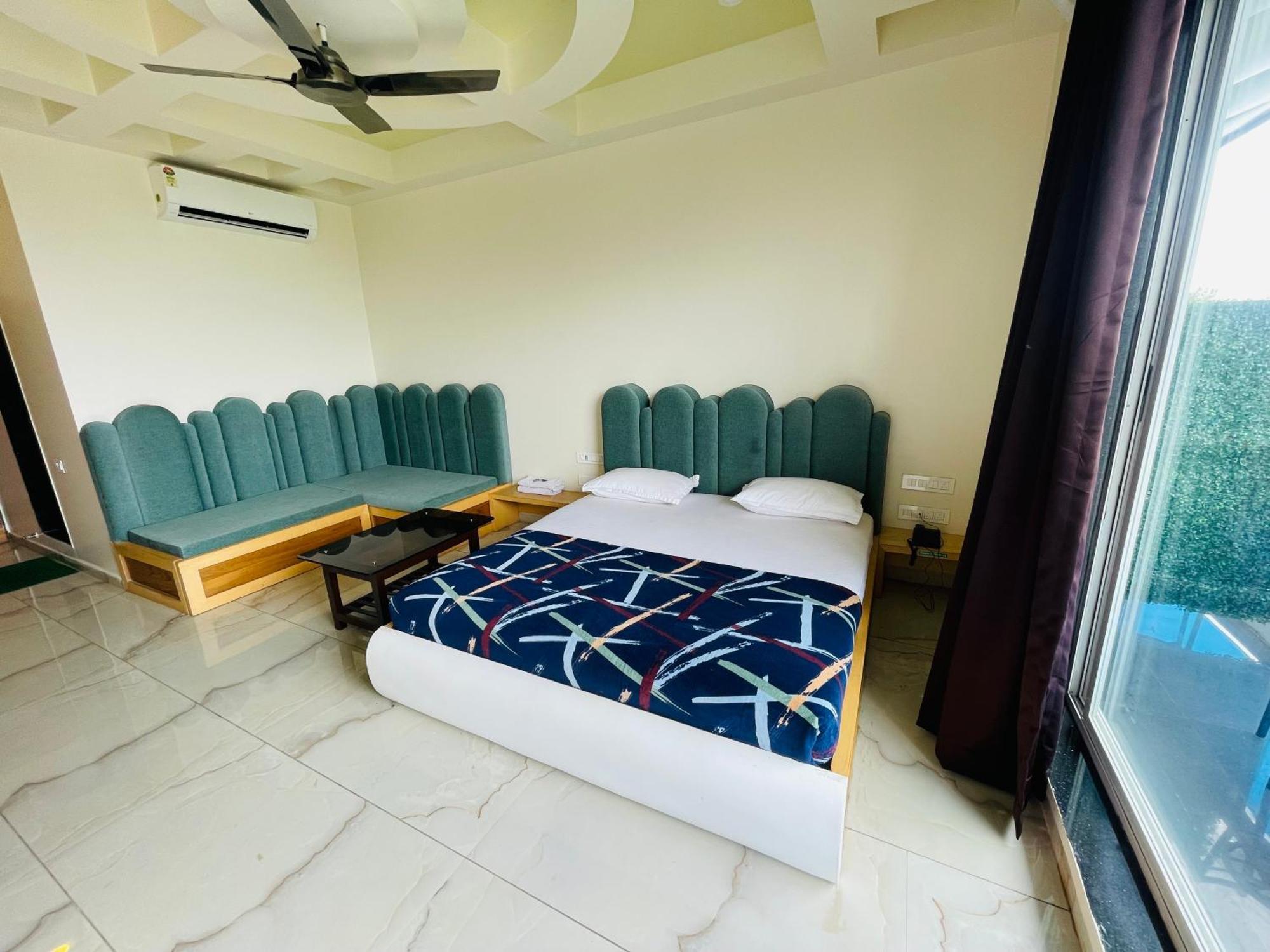 Hotel Saptarang Residency Panhāla Exterior foto